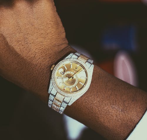 Roman Dial Gold worn by celebrity - MILSOVAULT Premium Jewelry