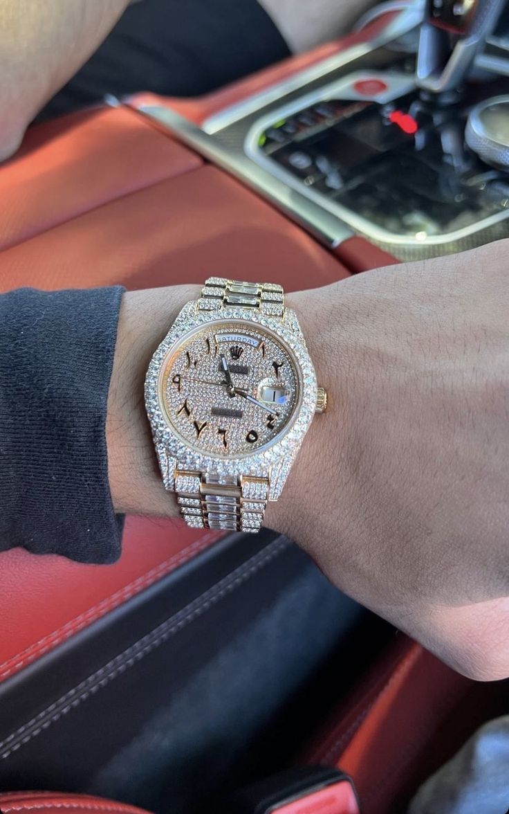 Baguette Royal worn by celebrity - MILSOVAULT Premium Jewelry